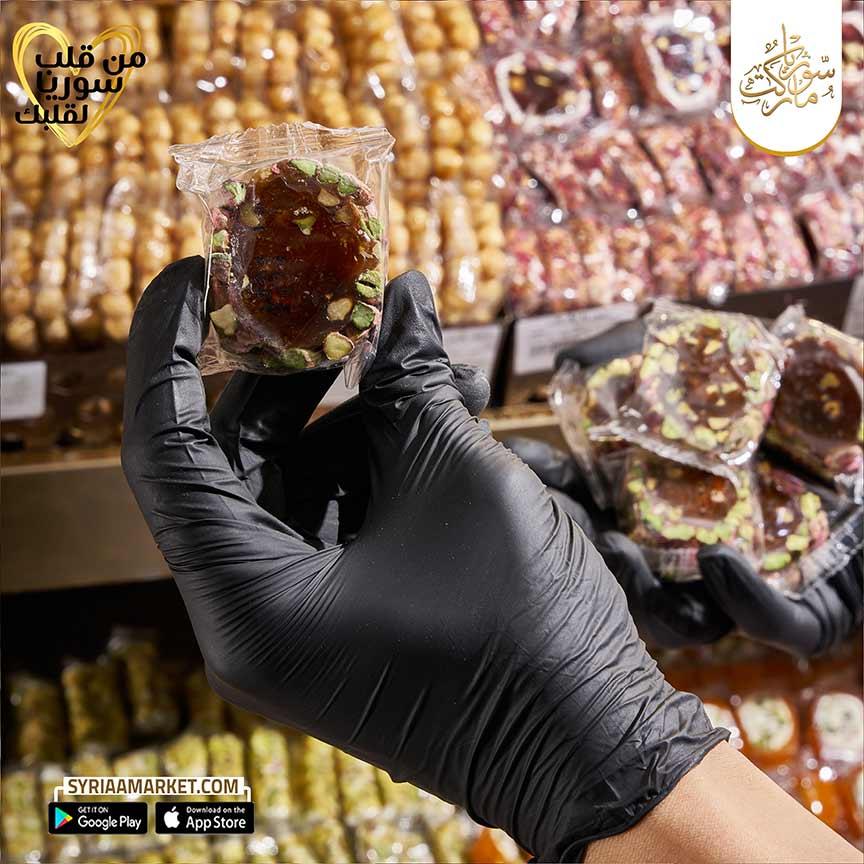 ملبن فستق وسط قروش