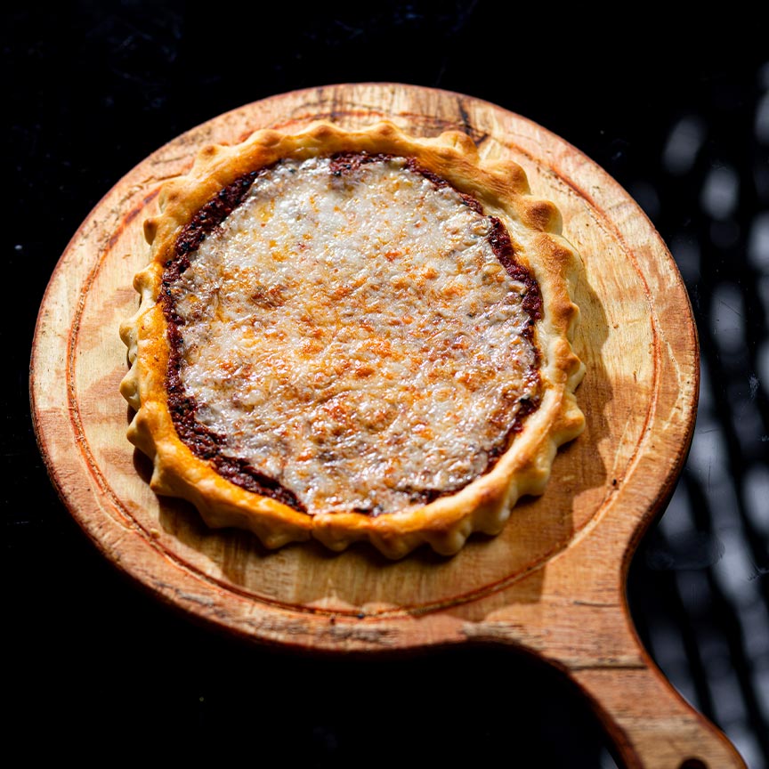 مناقيش محمرة وموزريلا