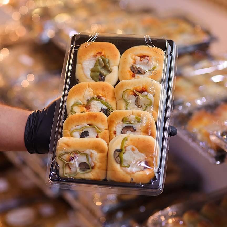 طبق معجنات ميني بيتزا