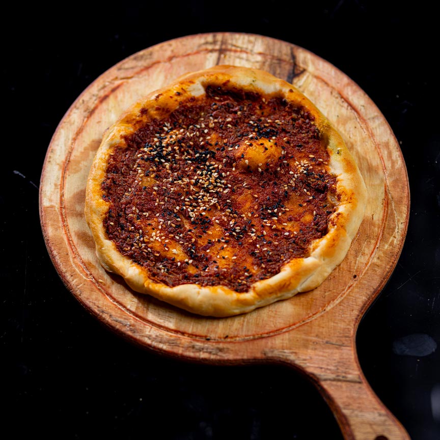 مناقيش محمرة